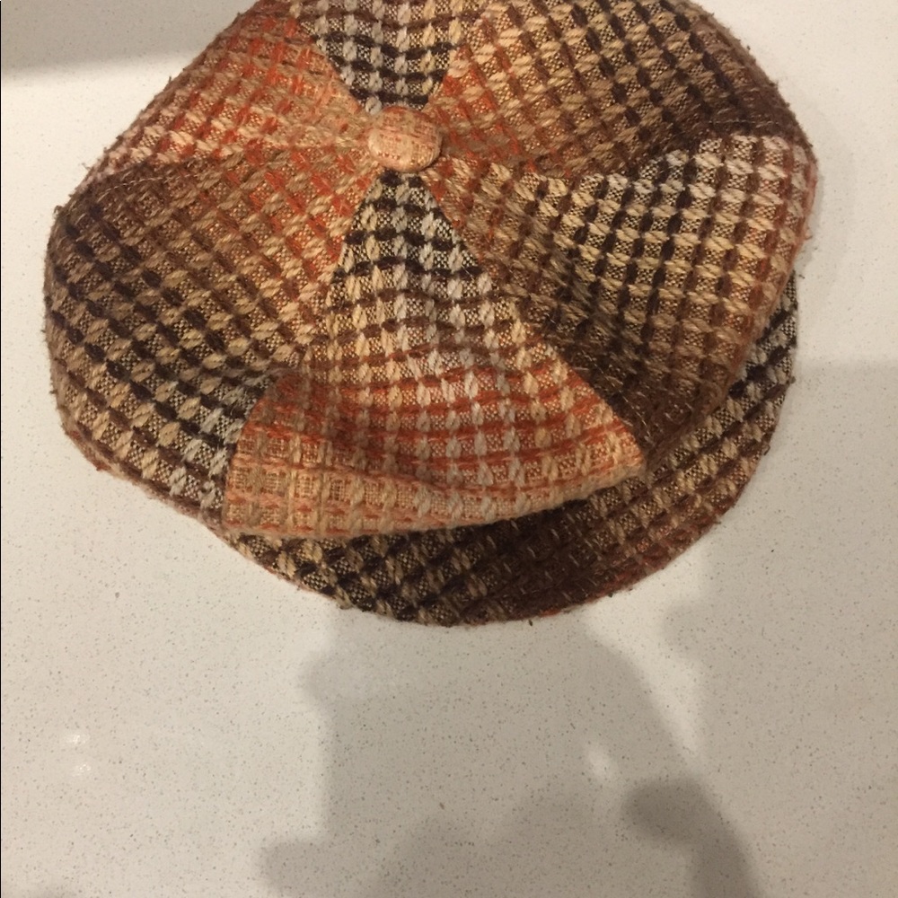 Beret brood snap cap